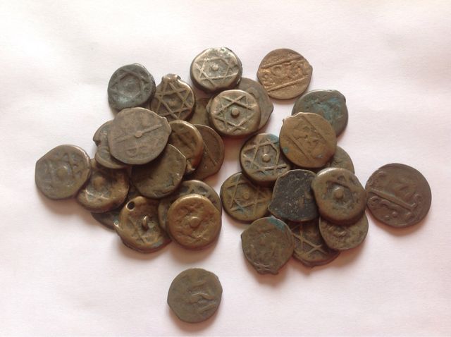 Lote de monedas antiguas, falus de Marruecos.