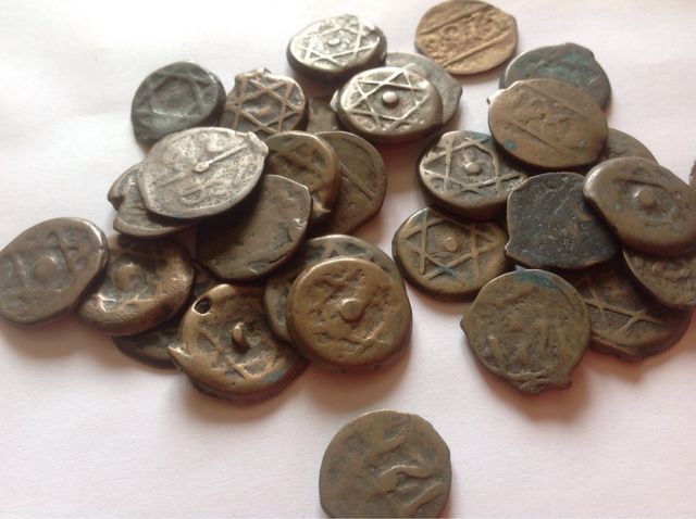 Lote de monedas antiguas, falus de Marruecos.