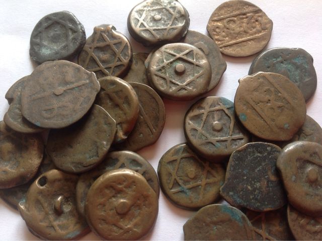 Lote de monedas antiguas, falus de Marruecos.
