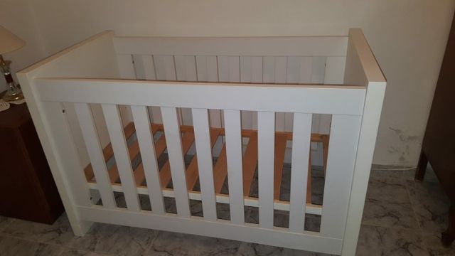 dos cunas grandes de madera