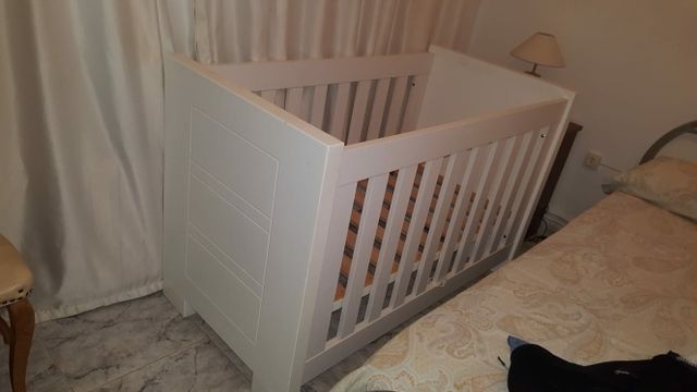 dos cunas grandes de madera