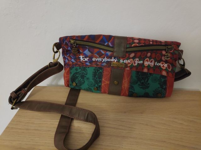 Bolso pequeño, mediano, marca desigual nuevo