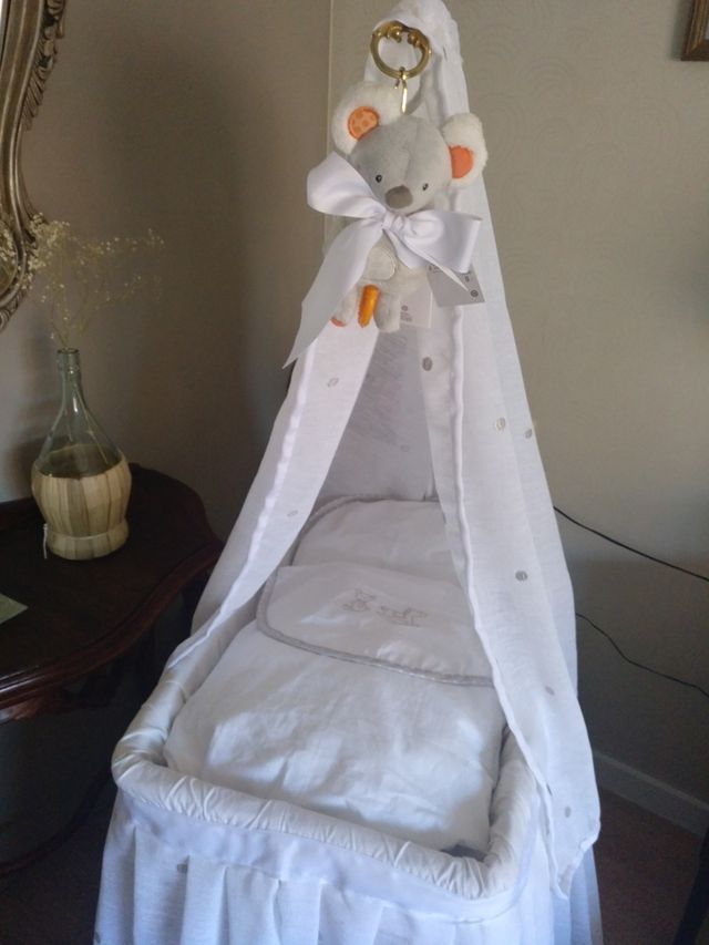 Moisés para bebé reborn muñeco no incluido .