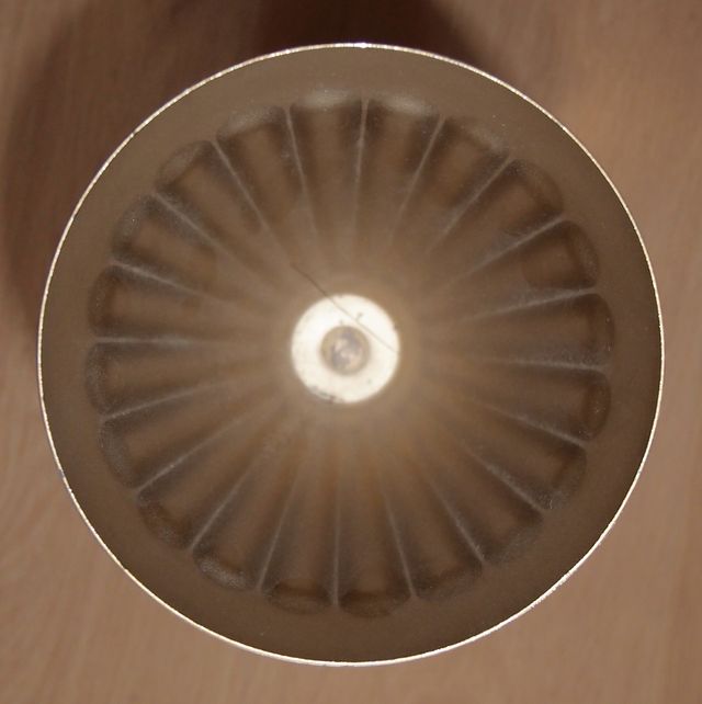 Trofeo copa metálica dorada con base de mármol