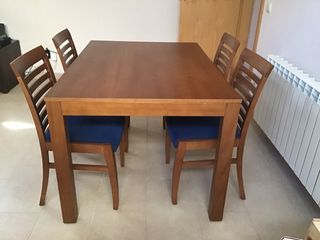 Mesa comedor con sillas de segunda mano en Argentona en WALLAPOP Mesa comedor con sillas de segunda mano en Argentona en WALLAPOP