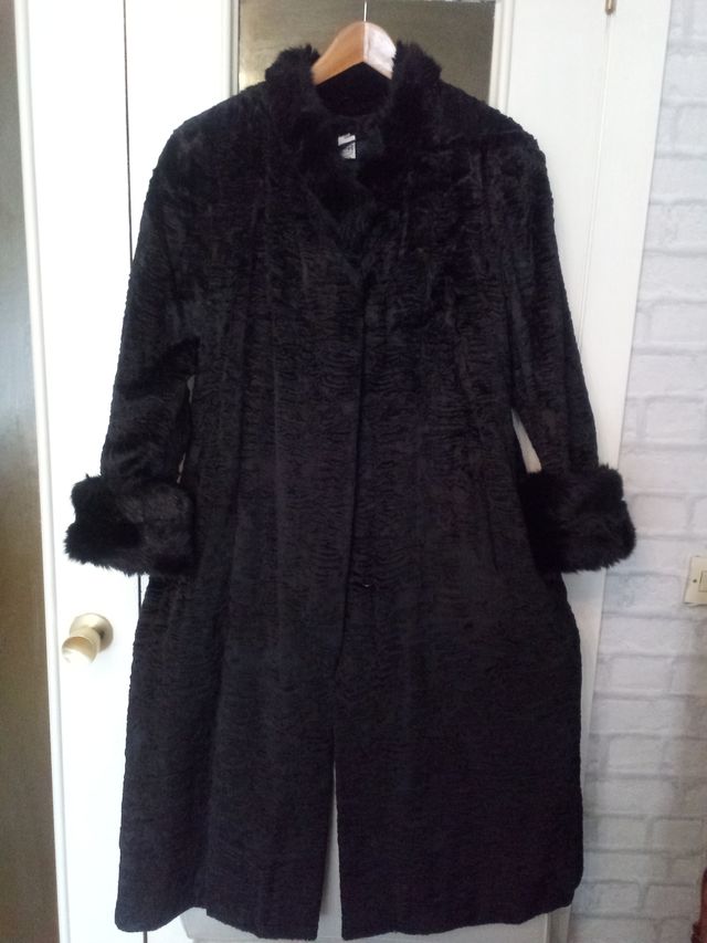Abrigo falso astracán