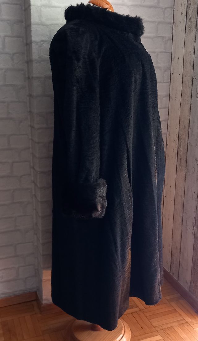 Abrigo falso astracán