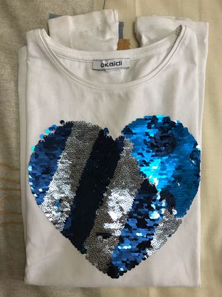 Camiseta de niña Okaidi de segunda mano por 2 EUR en Olías del Rey en  WALLAPOP