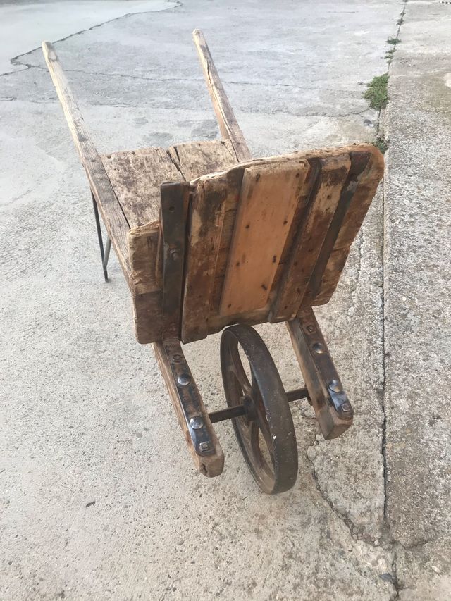 Carretilla madera antiguo rústico de segunda mano por 80 € en Lleida en
