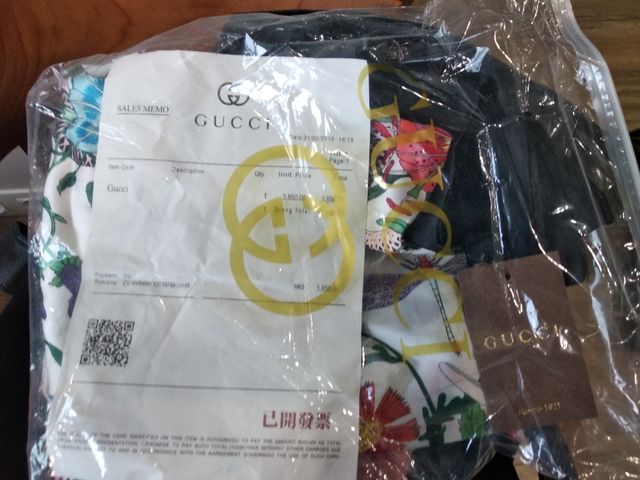 Pañuelo Gucci auténtico con factura