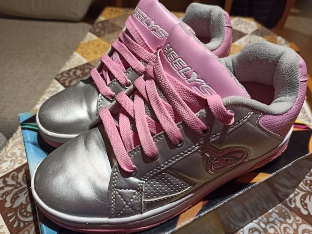 Zapatillas con ruedas Heelys nuevas. 19€