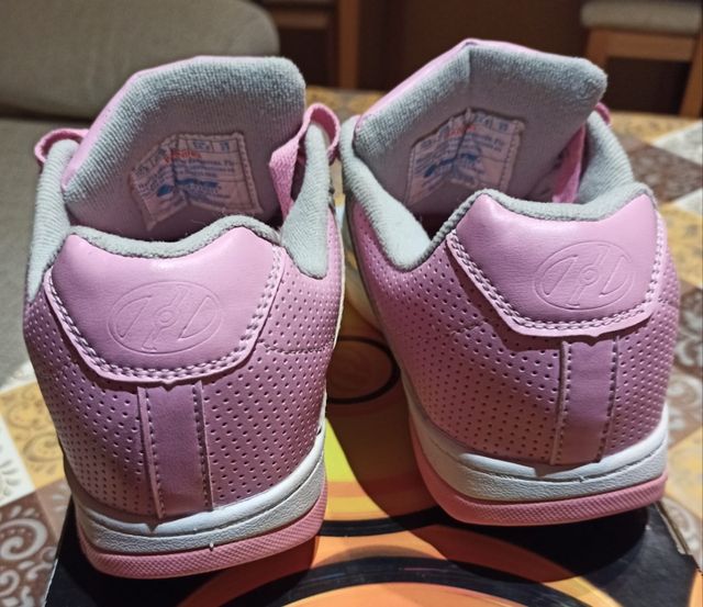 Zapatillas con ruedas Heelys nuevas. 19€