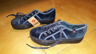Zapatillas Plataforma Terciopelo de segunda mano por 9 EUR en Alcorcón en  WALLAPOP