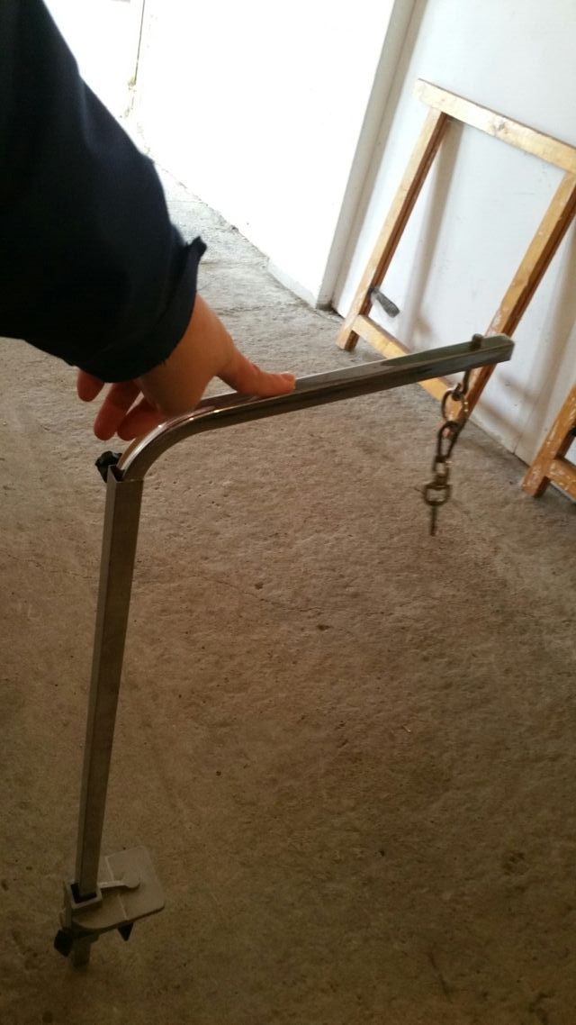 CONJUNTO DE MESA EXPOSICIÓN DE  PERROS Y HORCA