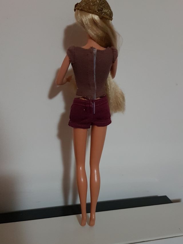 BARBIE CONJUNTO, CAMISETA, BOINA Y PANTALÓN CORTO