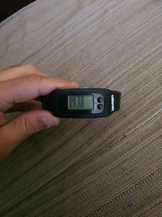 Yoigo a sus clientes y los escucha, también.