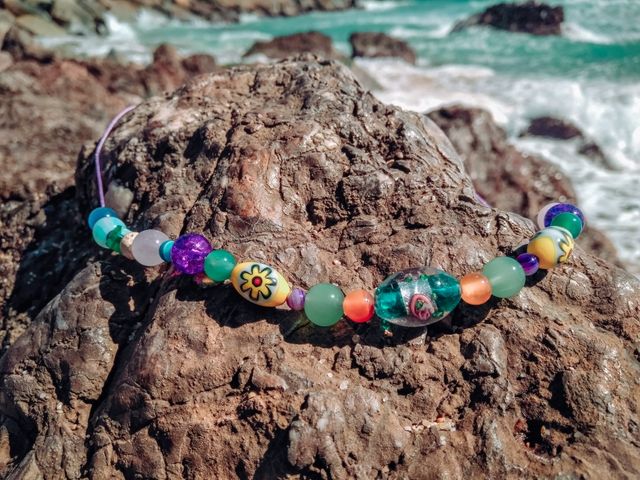 Collar con piedras naturales hecho a mano