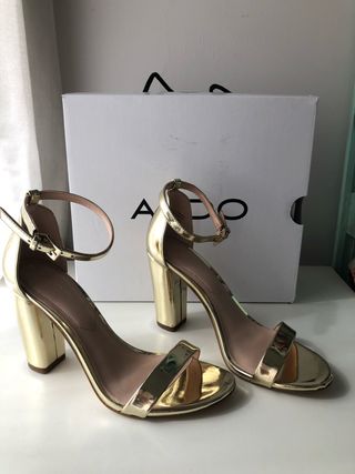 Sandalias doradas Aldo talla 36 de segunda mano por 35 EUR en Barcelona en  WALLAPOP