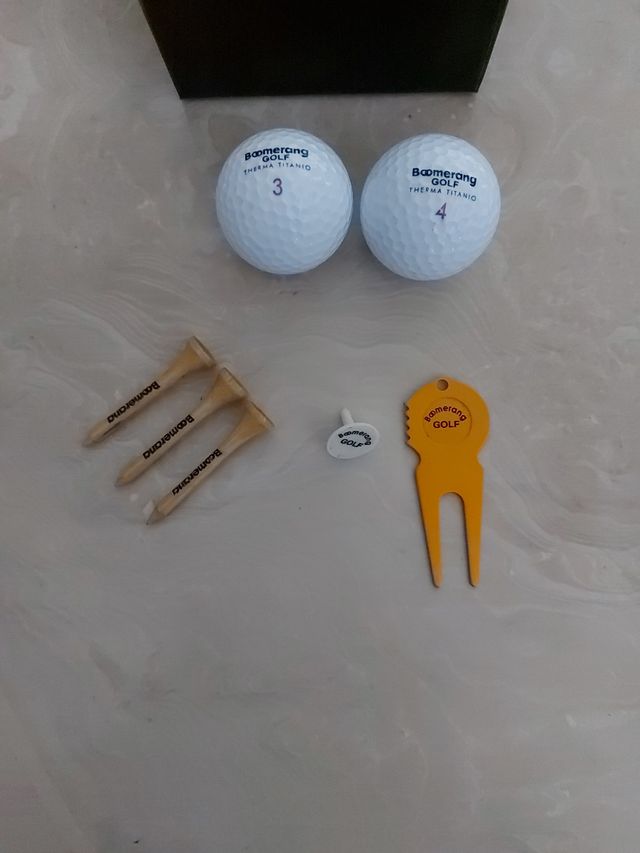 CAJA DE ACCESORIOS DE 2 BOLAS DE GOLF