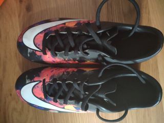 Botas de tacos Fútbol CR7 JUNIOR de segunda mano por 30 EUR en Madrid en  WALLAPOP