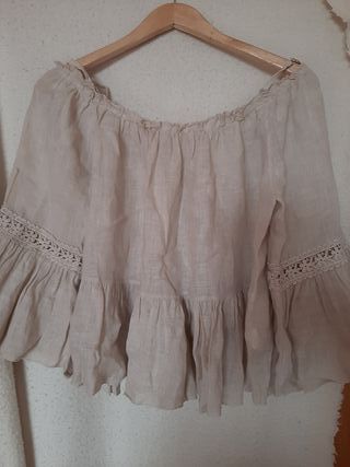 Blusa con volantes en manga de segunda mano en León en WALLAPOP Blusa con volantes de segunda mano en WALLAPOP