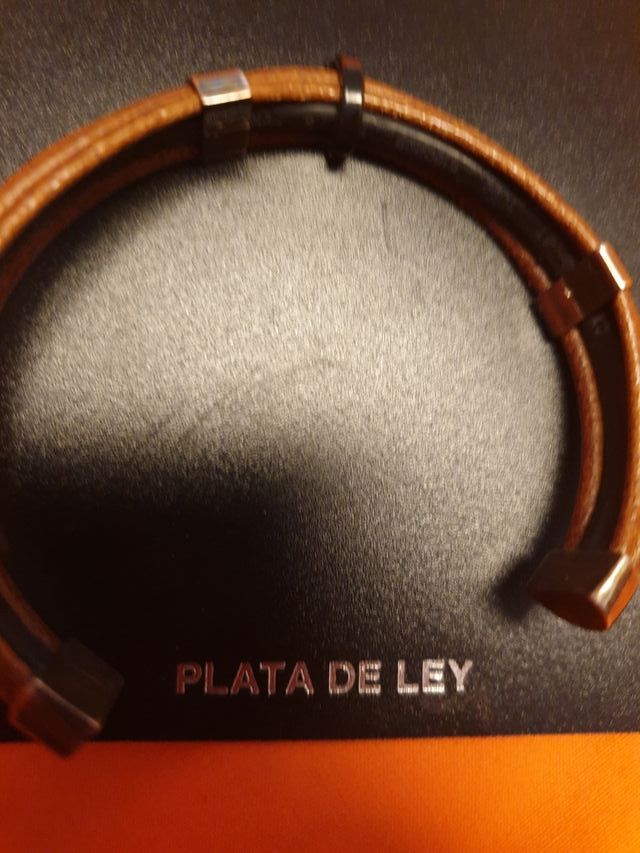 Pulsera plata y cuero marca Icaro