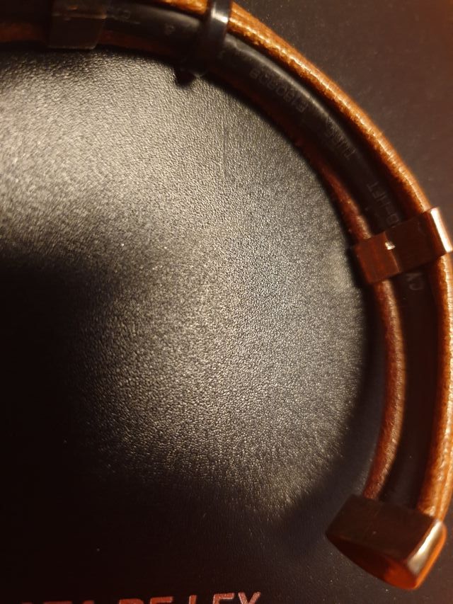 Pulsera plata y cuero marca Icaro