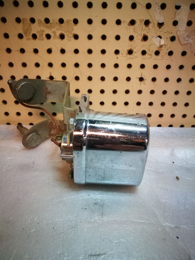 Luz matrícula Harley 883.