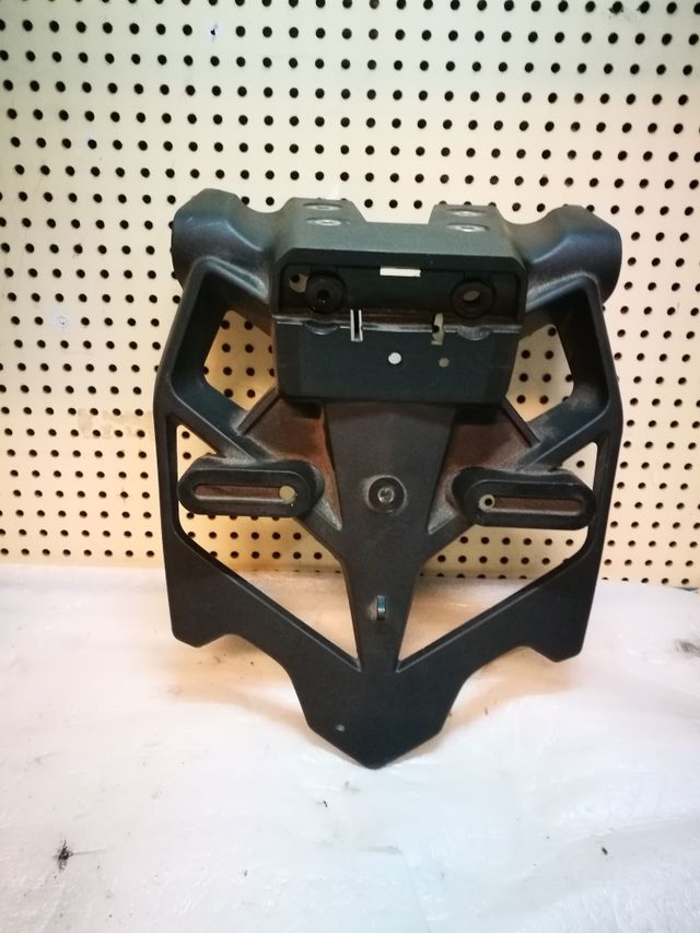 Soporte matrícula R1 Crossplane