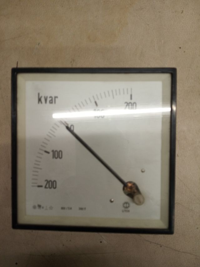 AMPERIMETRO Y VOLTIMETROS