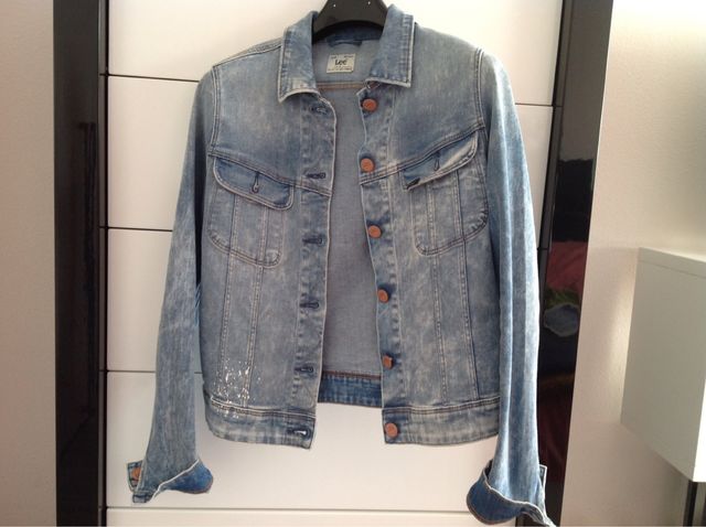 Cazadora vaquera de marca Lee