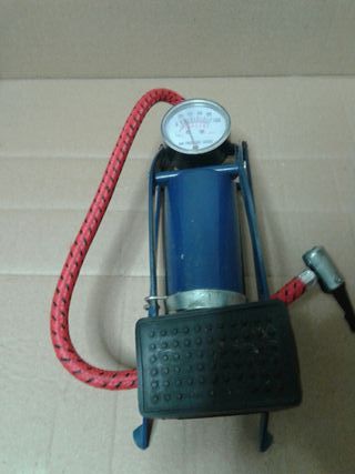 BOMBA PEDAL INFLADO MANOMETRO 1 CILINDRO 7KG MAXIMO