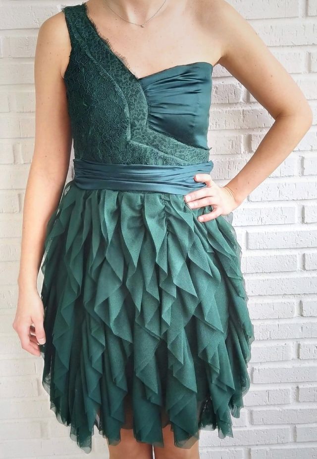 Vestido verde de un tirante con drapeado