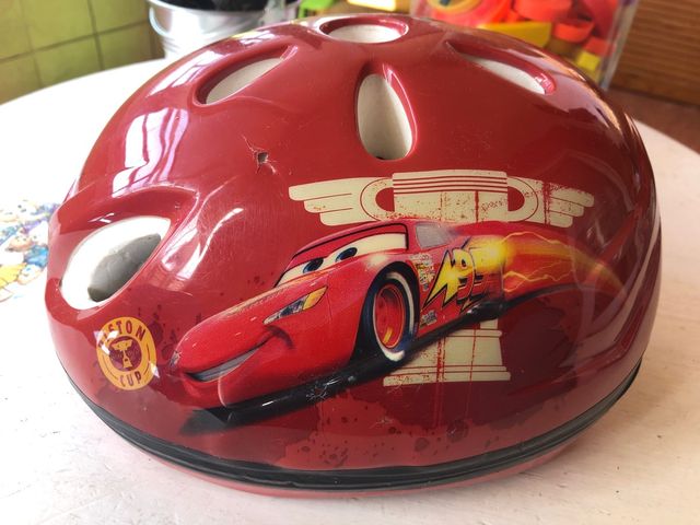 Casco infantil cars