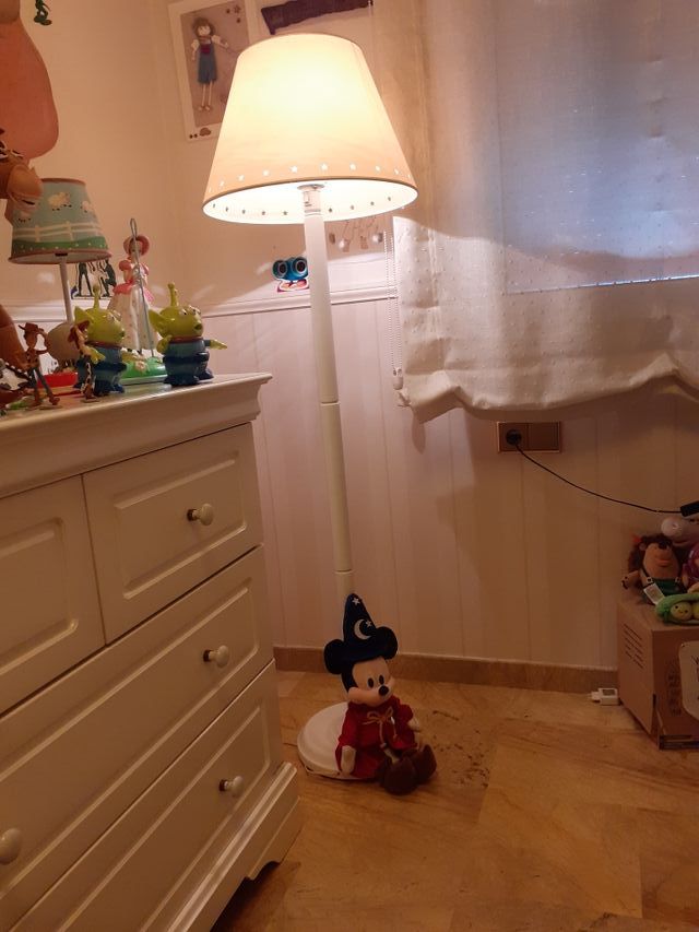 Lampara de pie para habitación infantil 