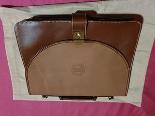 Maletín Pielnoble de segunda mano por 40 EUR en Madrid en WALLAPOP