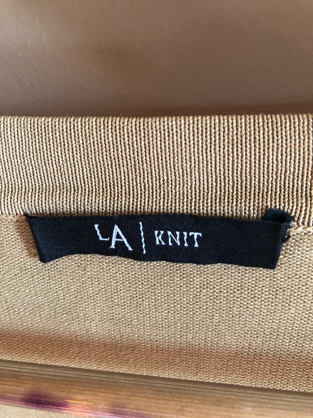 Jerse color Camel con lentejuelas