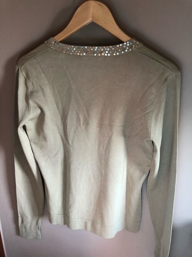 Jerse color Camel con lentejuelas