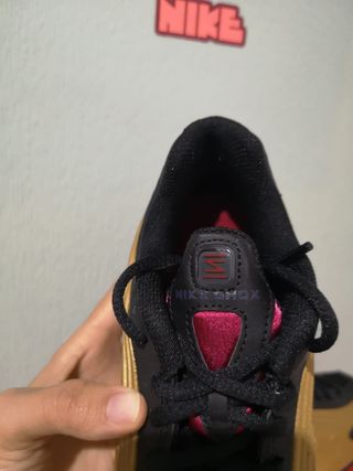 Zapatilla nike shox r4 negro y dorado. de segunda mano por 70 EUR en  Alicante en WALLAPOP