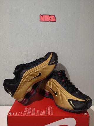 Zapatilla nike shox r4 negro y dorado. de segunda mano por 70 EUR en  Alicante en WALLAPOP