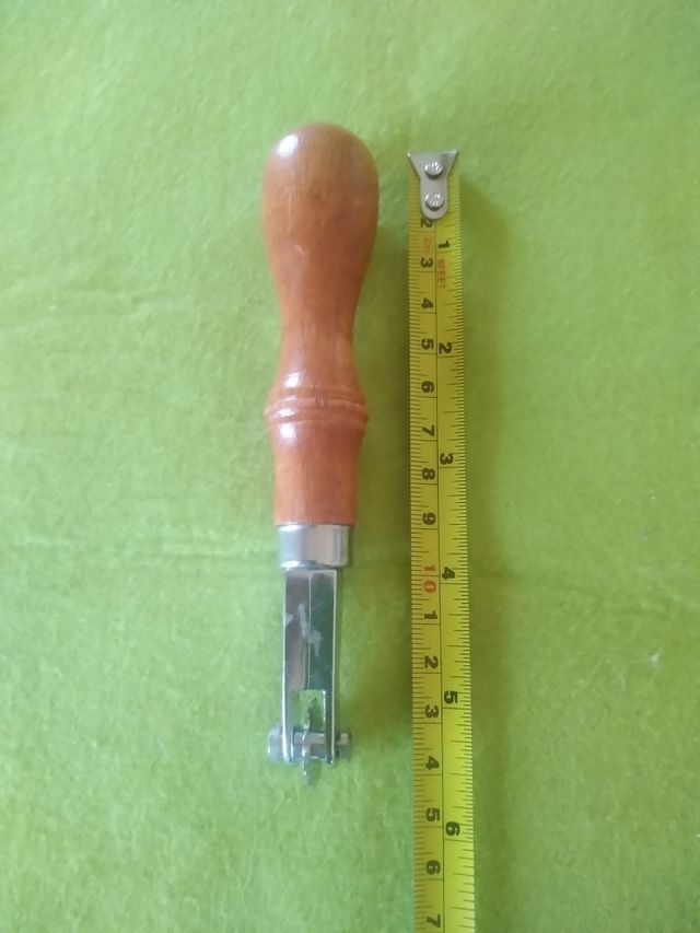 Herramienta para trabajar cuero y piel