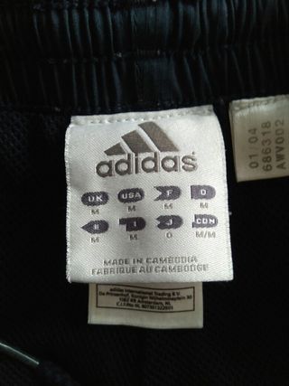 Pantalón de chándal pirata Adidas de segunda mano por 16 EUR en Igualada en  WALLAPOP