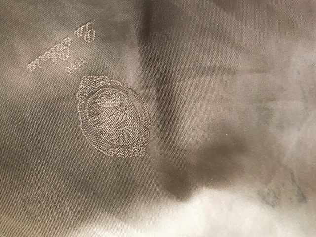 Abrigo de piel sintética. Muy bueno.