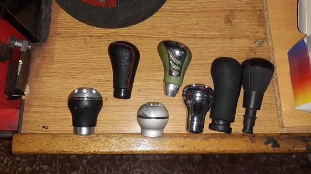 pomo de coche y tapabujes llantas y plafones inter