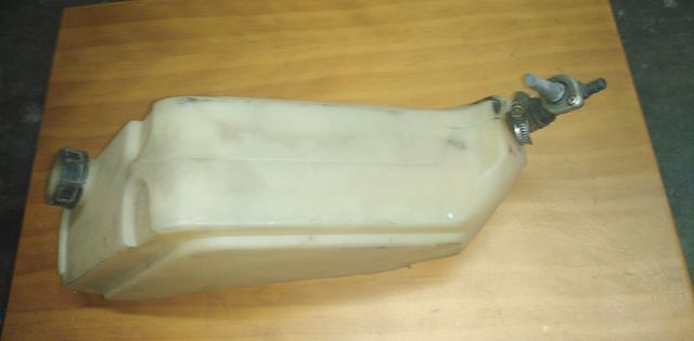 depósito de gasolina Derbi varian. 
