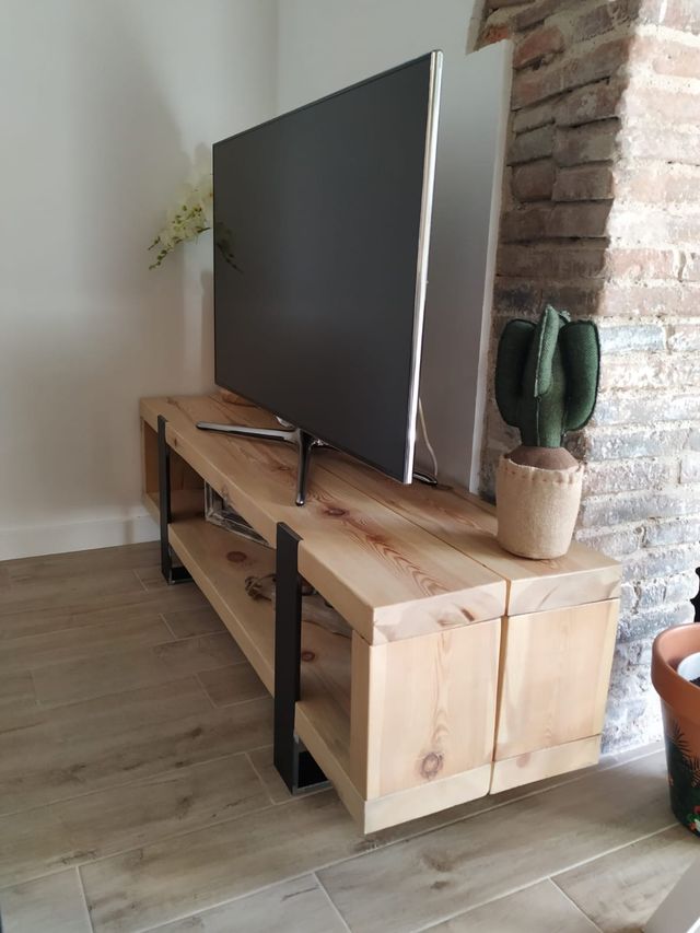 Mueble de TV de segunda mano por 325 € en Barcelona en WALLAPOP