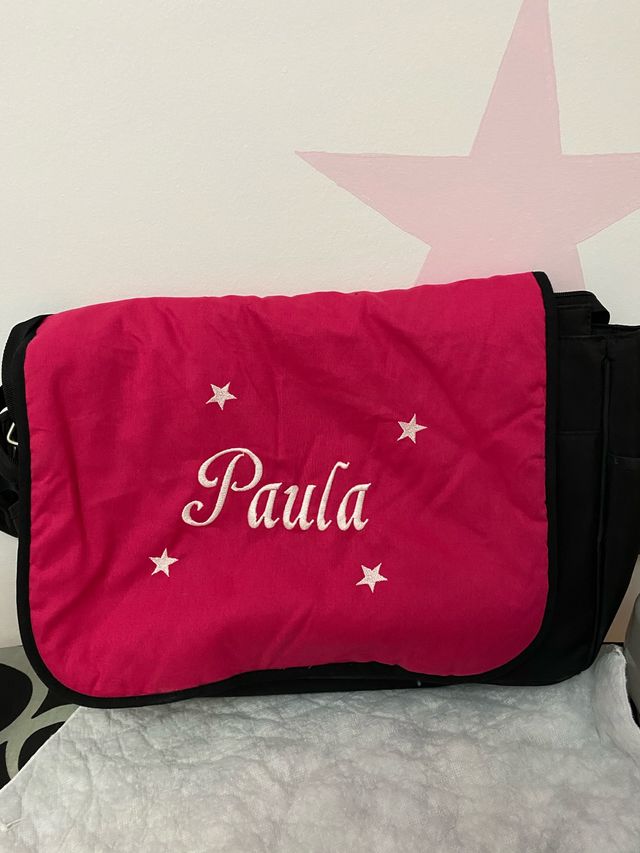 Bolso con nombre bordado