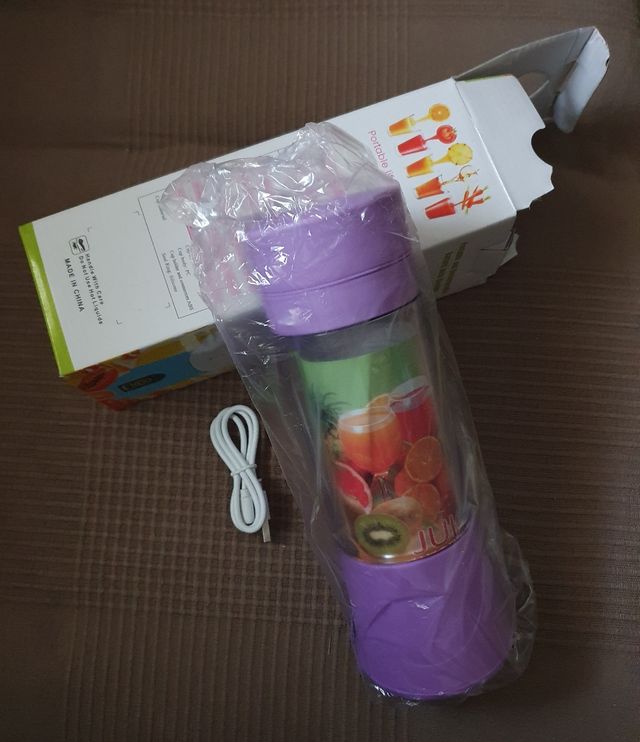 LICUADORA PORTATIL, RED Y USB