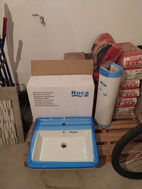 Lavabo con pie Dama (Roca)