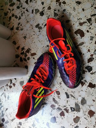Botas fútbol Adidas F50 de segunda mano por 20 EUR en Huelva en WALLAPOP